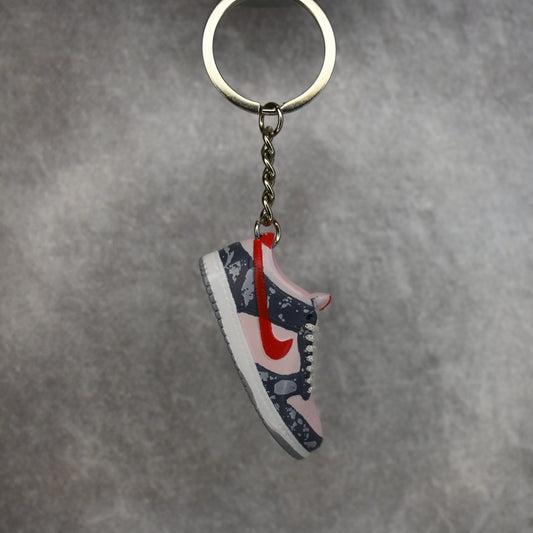 Dunk Premium 'Splatter' Silver Ice/Team Red-Light Graphite Keyring